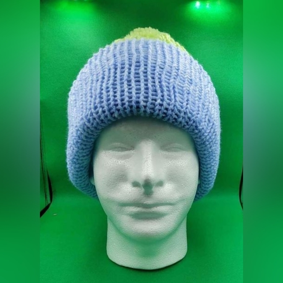 hand knitted winter slouchy with pompom - Picture 2 of 2